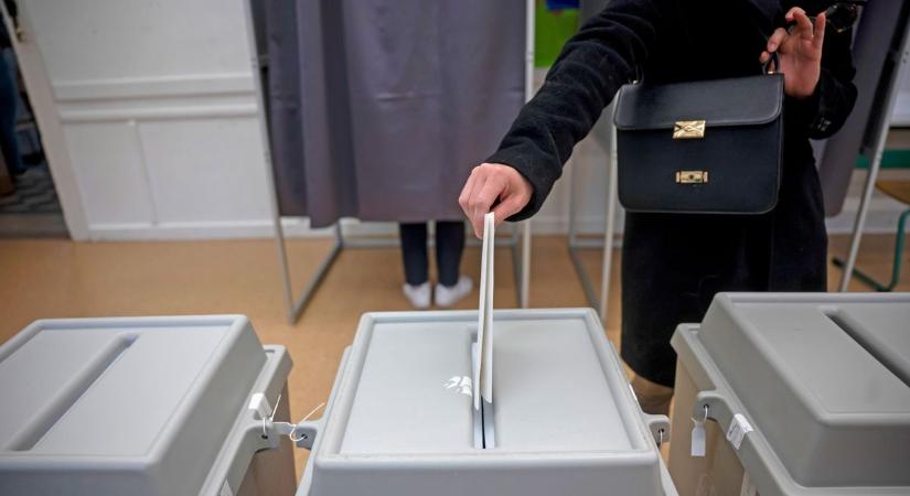 Feljelentés: vegzálják a választókat Ercsiben, követik az aktivistákat Dunaújvárosban