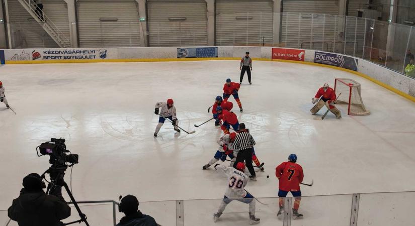 Zajlik Kézdivásárhelyen a hoki világbajnokság (VIDEÓ)