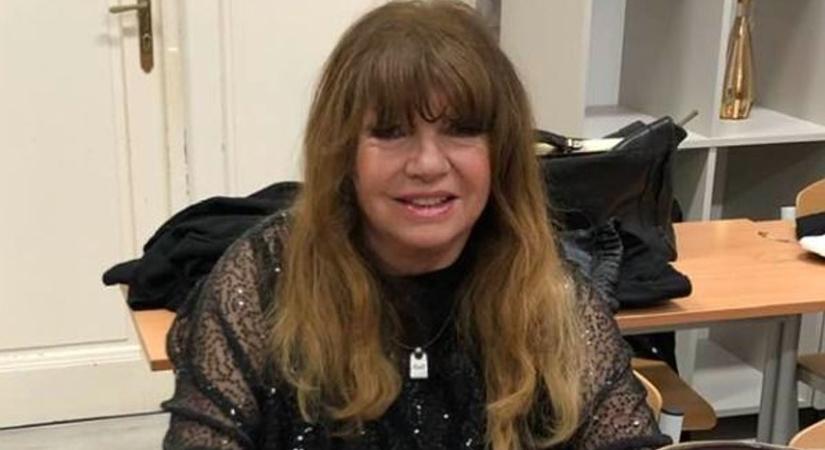 Rajongóként ment szavazni – Zalatnay Cini Orbán-pulcsiban adta le a voksát