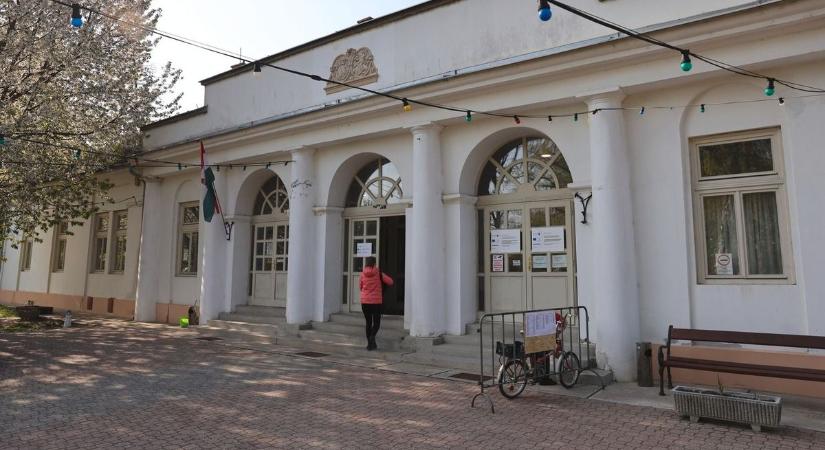 Bombariadó miatt állították le a szavazást Miskolcon