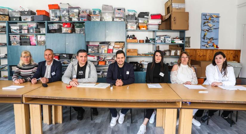 Vépen nemzetközi választási megfigyelő is volt az egyik szavazókörben - fotók