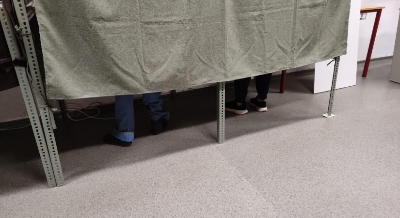 Két városban is bombariadó zavarta meg a szavazás menetét: Pécsett és Miskolcon