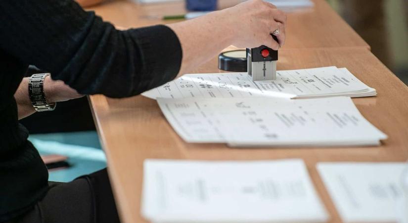 Most érkezett: bombafenyegetés miatt leállították a szavazást Miskolcon