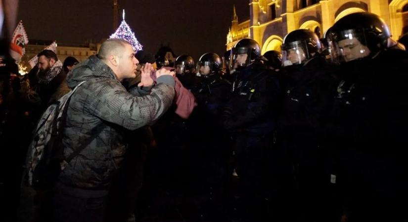 Ukrán katonák szerveznének puccsot a Kossuth térre, ha győz a Fidesz