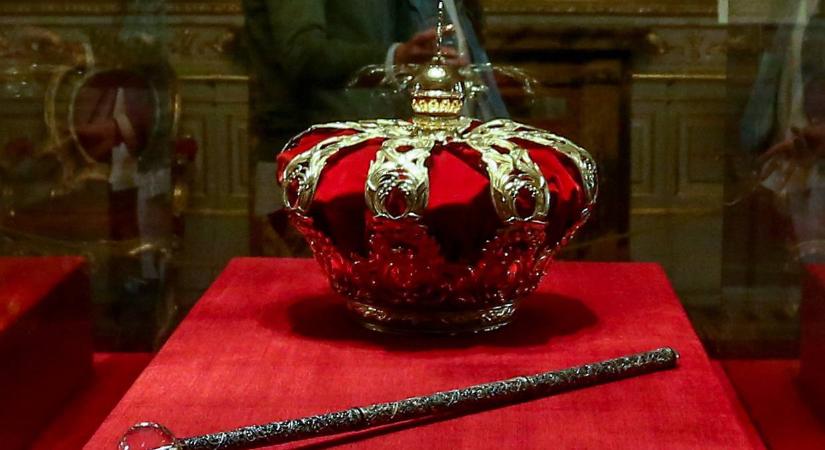 Ezt a magyar királyt kétszer is megkoronázták, az első alkalommal még gyerek volt