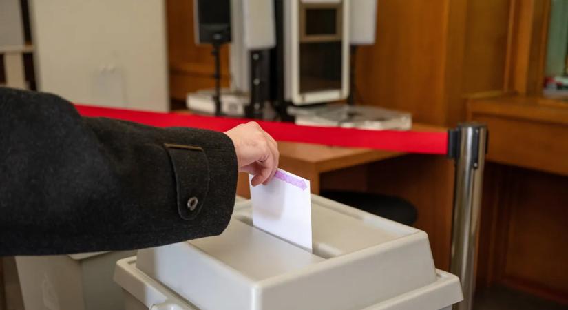 Halálosan megfenyegettek egy idős nőt a tiszások