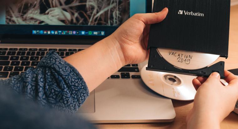 Nem hal meg a Blu-ray, mert két gyártó makacsul életben tartja