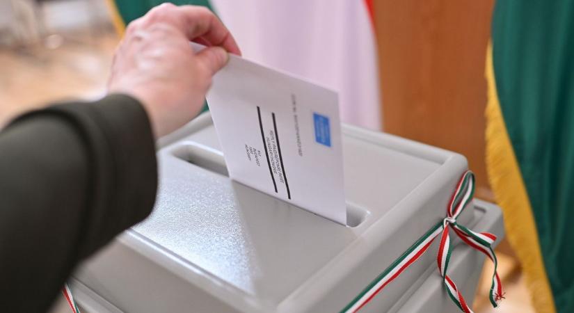 Megkezdte a levélszavazatok felbontását a Nemzeti Választási Iroda