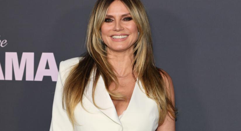 Inkognitóban bulizott a Coachellán Heidi Klum, ebben az extravagáns szettben érkezett