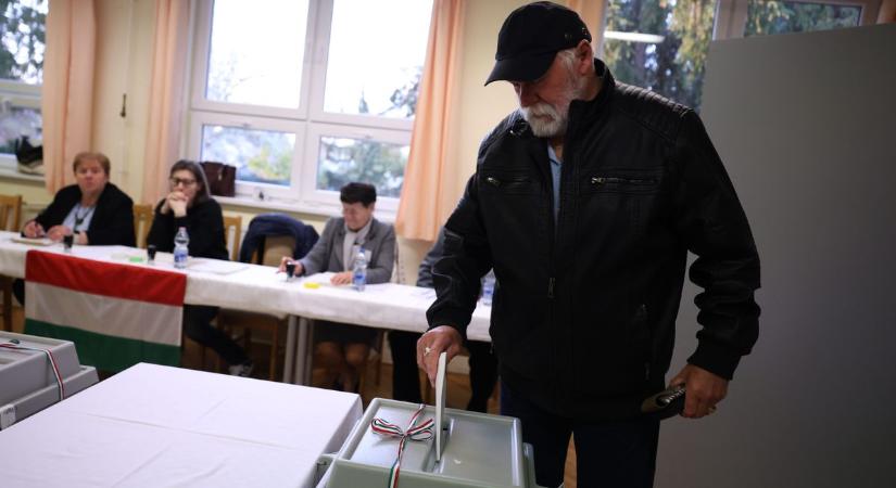 Az egyik legkisebb településen tűntek fel a nemzetközi megfigyelők