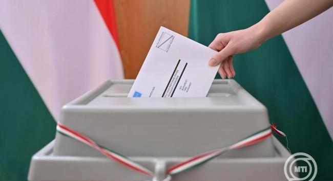 Hivatalosan befejeződött a szavazás, így zajlik a számlálás