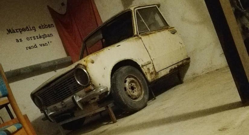 Szétvágták, levitték, majd összehegesztették: így került egy Lada a martfűi rém pincéjébe