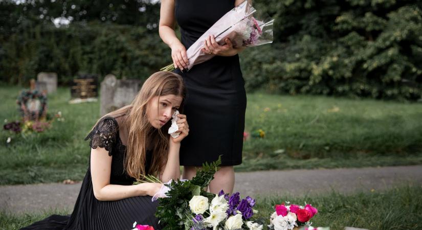 Temetésén derült ki az elhunyt férfi titka, elszabadult a pokol a koporsó körül