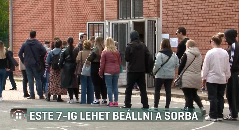 Már korán reggel hatalmas sorok voltak a választáson