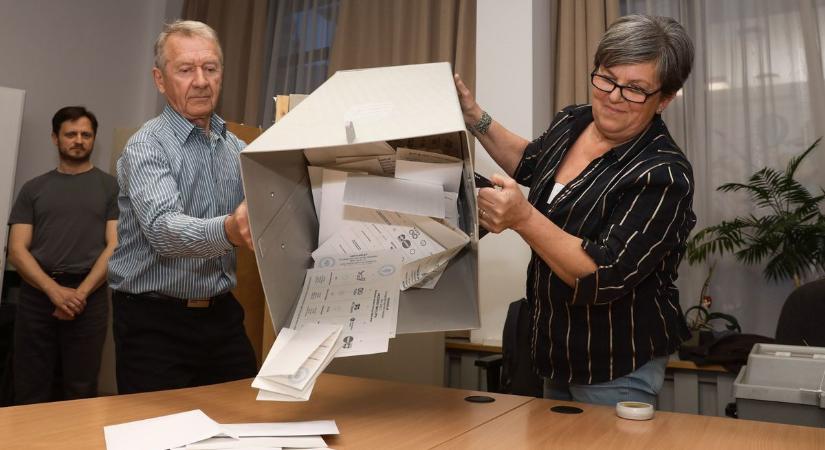 Felnyitották az urnákat, elkezdték a szavazatszámlálást Győrben - fotók, videó