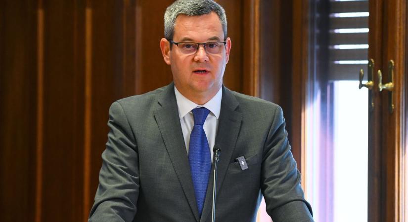 Takács Péter vezet, Navracsics Tibor fej-fej mellett Veszprém vármegyében