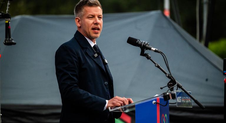 Magyar Péter simán vezet, Ruszin-Szendi Romulusz nagyon szoros versenyben – így állnak a Tisza Párt sztárjelöltjei