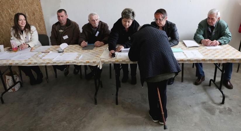 Rommá tört és rommá verték