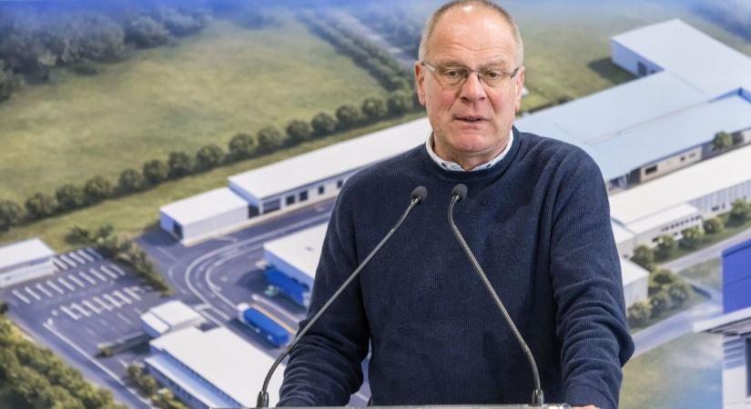 Navracsics Tibor gratulált ellenfelének