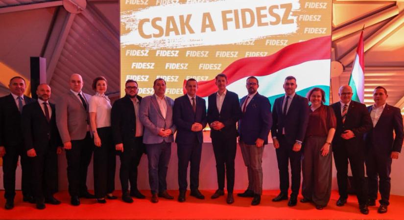 A VMSZ vezetősége megérkezett a Fidesz eredményvárójára