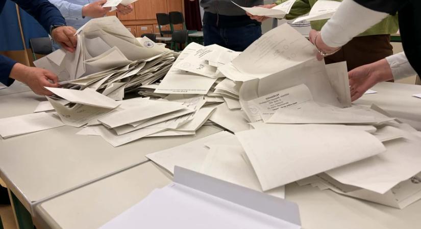 Folyamatosan érkeznek a választási eredmények