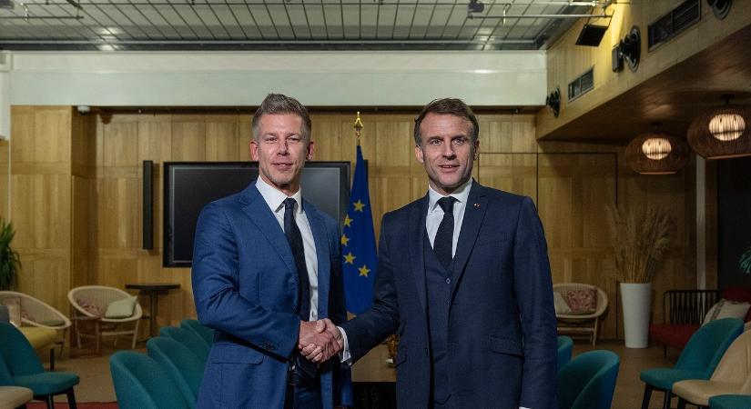 Jönnek a gratulációk a világ minden tájáról