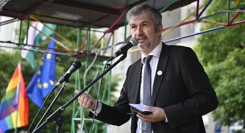 Hadházy Ákos egyelőre kiszáll a politikából