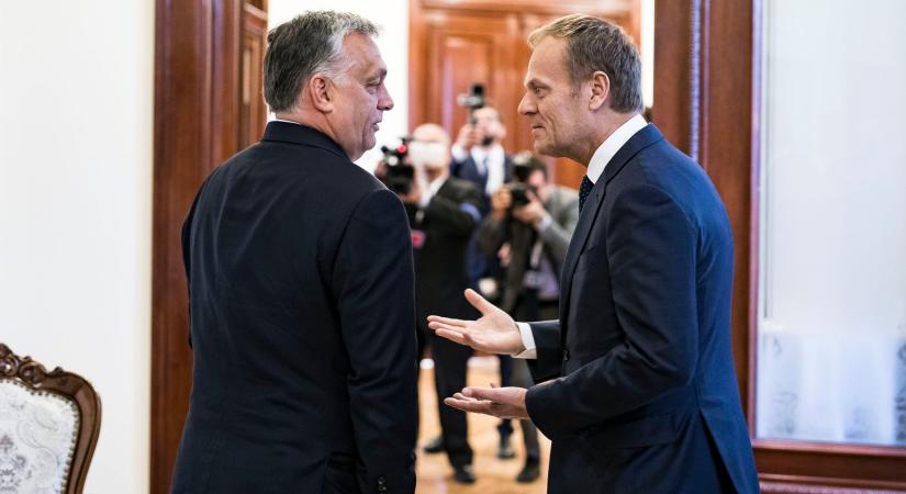 Magyarul üzent Donald Tusk a történelmi választás éjszakáján