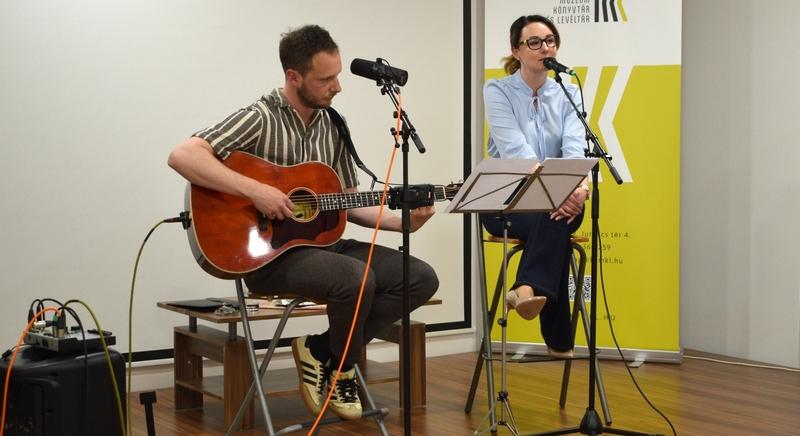 Összeért zene és irodalom - Szép Renáta és Varga Bence estje a kőszegi könyvtárban