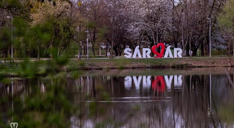 Sárvár, szerelem – hajnali séta egy zöld város szívében