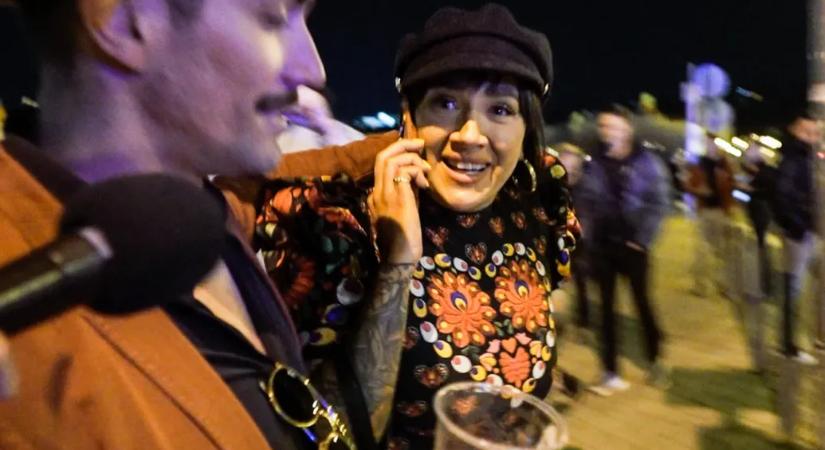 -Hogy van? -Szarul! – Sírtak és lökdösődtek a fidesz veresége után