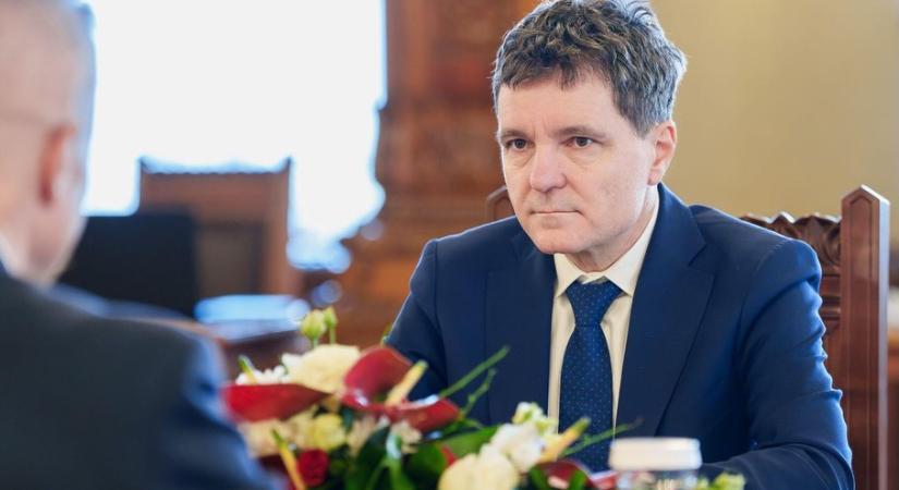 Nicușor Dan gratulált Magyar Péternek