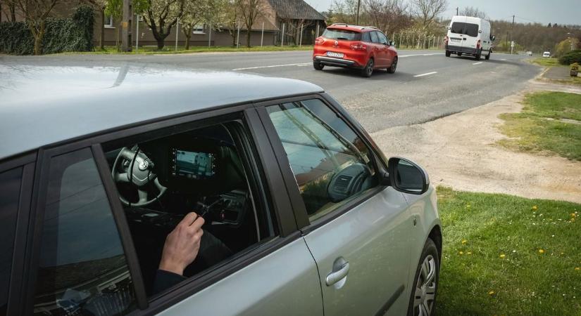 Na, már csak ez hiányzott: az első rendőrautók, melyekben új, mindent látó traffipax van