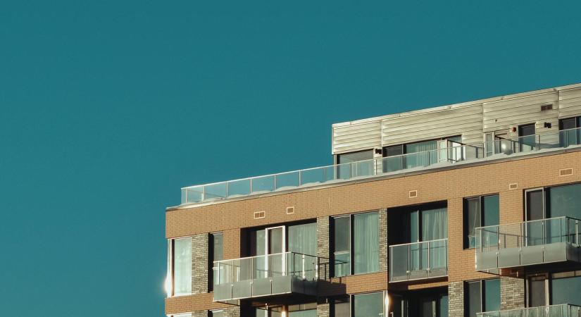 Átlépte a kétmilliós szintet az újlakások négyzetméterára Budapesten