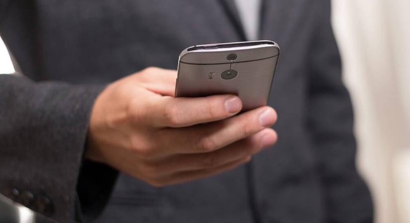 Reakció-infó: munkában Magyar Péter telefonja – gratulációk a nagyvilágból