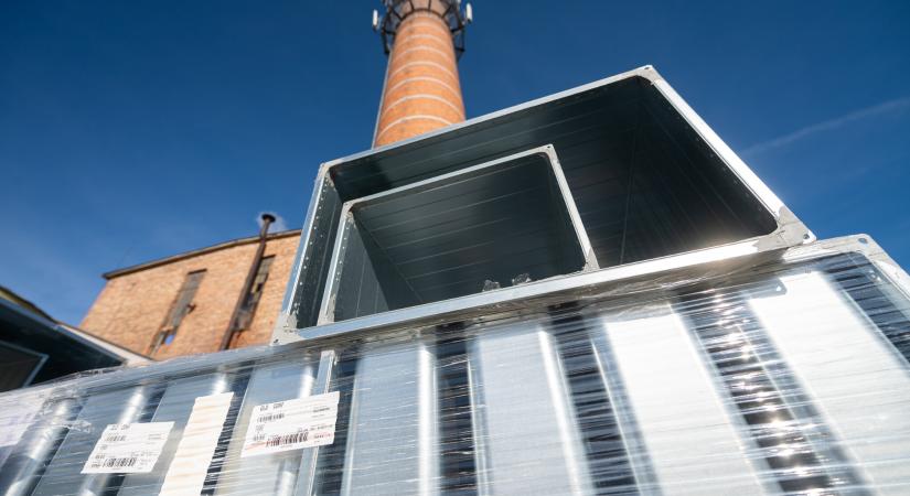 Magyarországi premier: újrahasznosított acélból készült légcsatornák az Univer kecskeméti gyárában