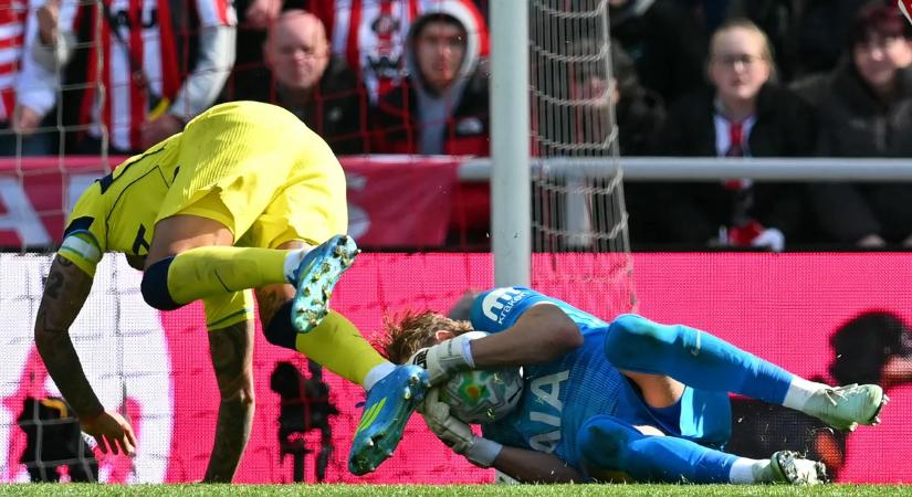 Zokogva hagyta el a pályát a PL-sztár a horrorütközés után – videó