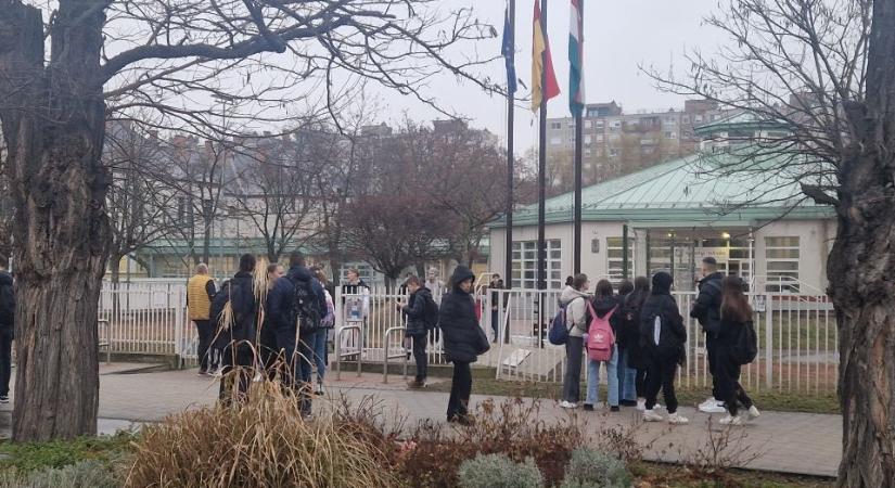 Három szavazókörben is bombariadó volt vasárnap