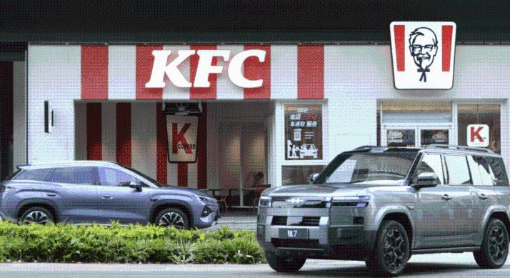 A BYD új szintre emeli a villanyautók töltését – A KFC éttermekhez telepít ultratöltőket