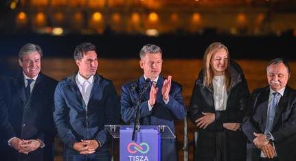 Magyar Péter: felszólítom a köztársasági elnököt, haladéktalanul kérjen fel kormányalakításra, utána pedig távozzon a hivatalából