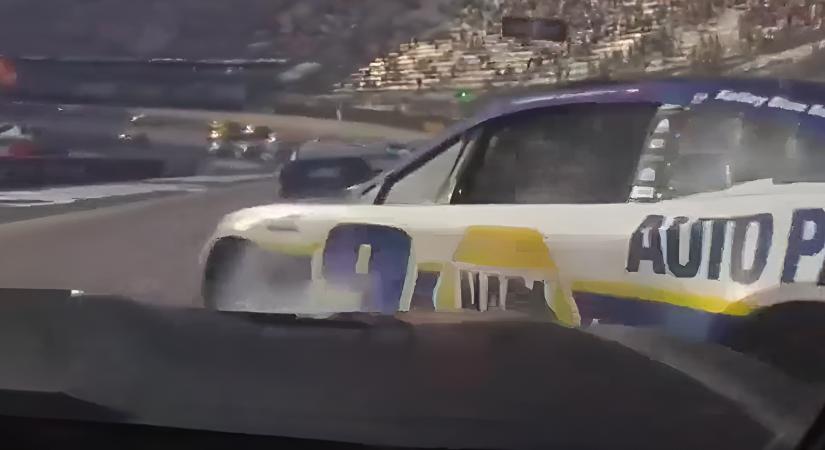 VIDEÓ: Chase Elliott utolsó körös balesete, ami a tévés közvetítésből kimaradt