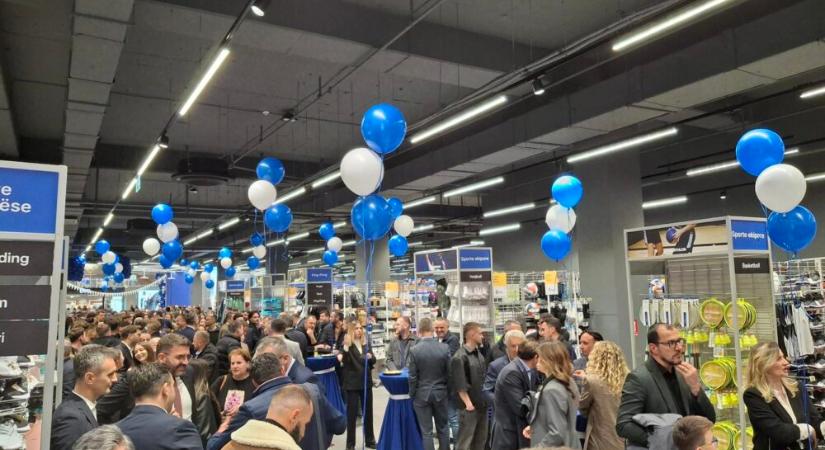 Magyar fejlesztésű kasszarendszerrel nyitotta meg első koszovói üzletét a Decathlon