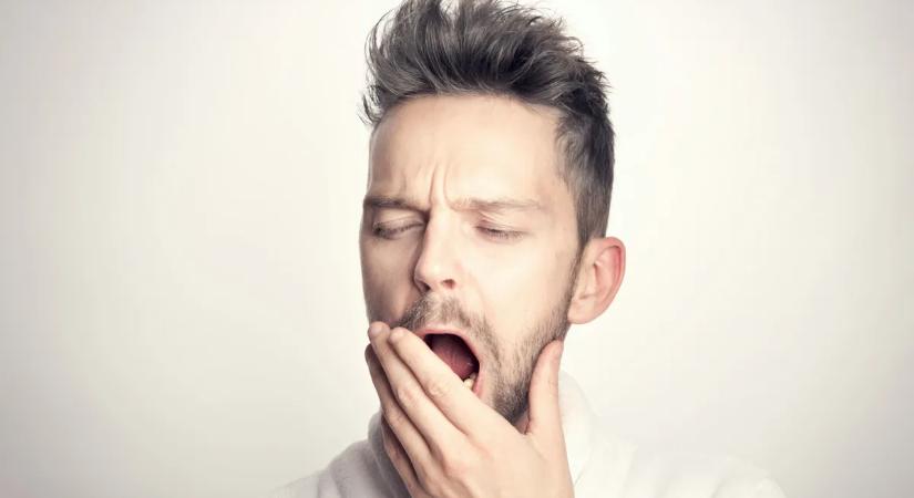 Mentális öngyilkosság kávé mellé: 5 dolog, amit soha ne tegyél ébredés után