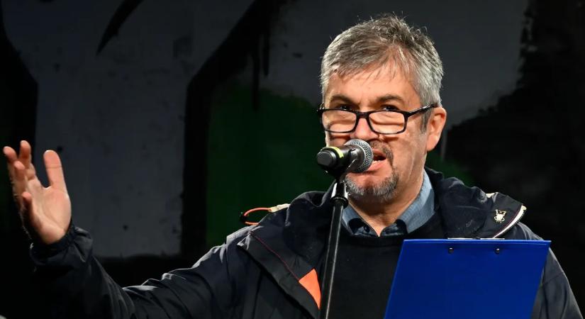 Hadházy Ákos bejelentette: távozik a politikából