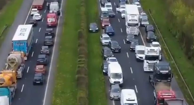 Az ír rendőrség felszámolta az üzemanyagár-emelkedés miatti blokádot Dublinban
