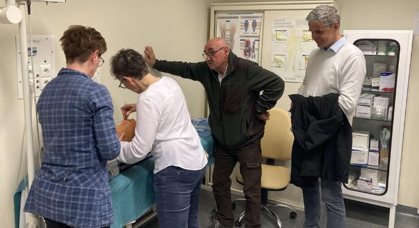 Doktorok, egymás között – a Keszthelyi Kórház példaadó kezdeményezése