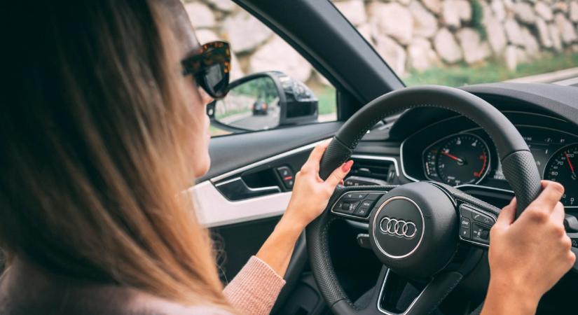 Az utolsó három napon extra sokáig segít telefonon a NAV a gépjárműadó befizetésében