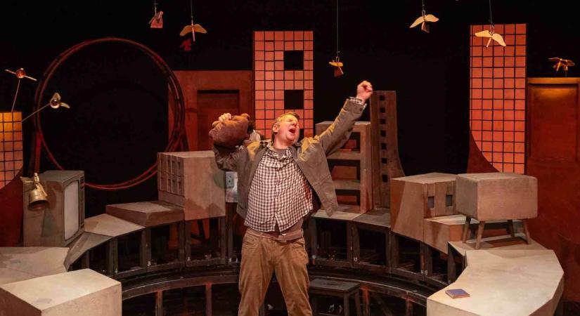 MI BAJOD, BERZSIÁN? Lázár Ervin: Berzsián és Dideki / Budapest Bábszínház