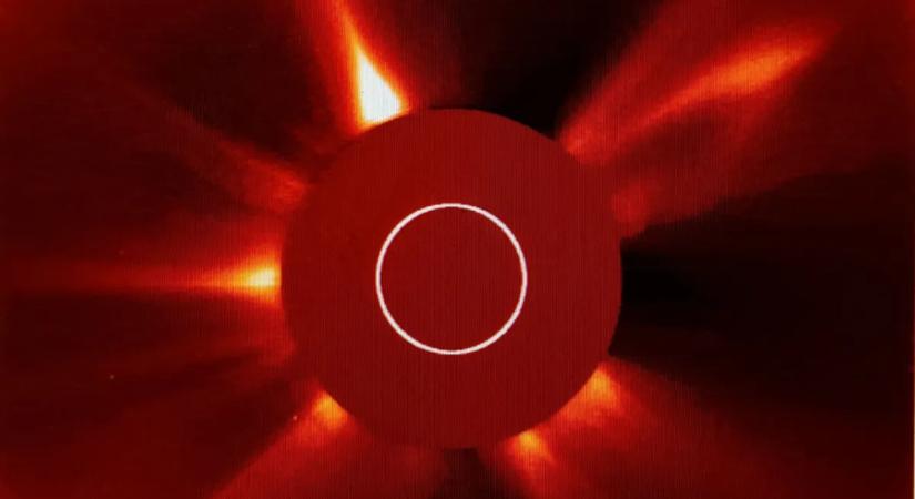 Látványos üstökös került a Föld közelébe, aztán megtörtént, amire senki sem számított