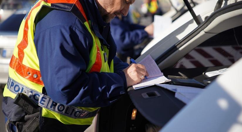 Mikor ülhet a gyerek az első ülésen? A szabályok sokakat meglepnek – íme a részletek